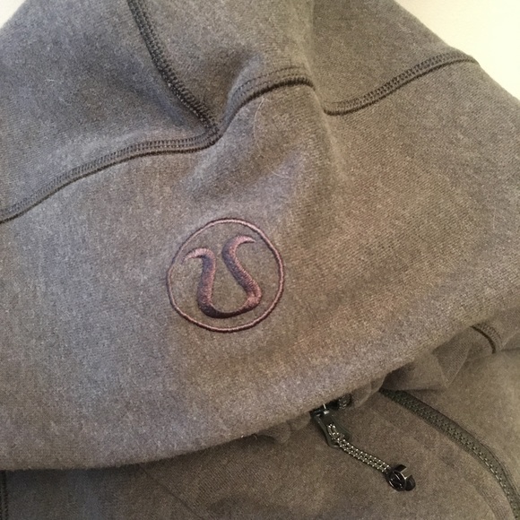 Lululemon Scuba Hoodie - Picture 4 of 7